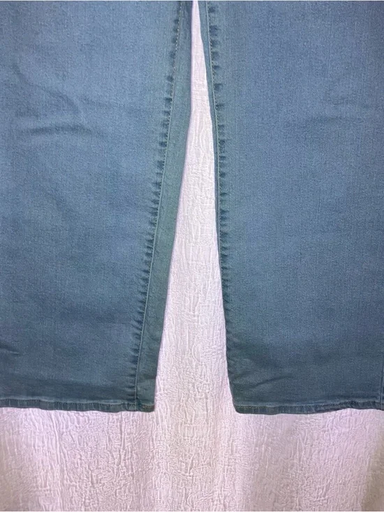 Levi's Light Blue Original Wide Leg Jeans - Picture 5 of 8